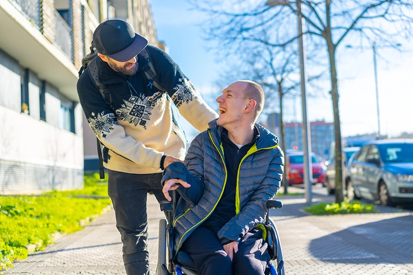 Le DBHDS s'efforce de garantir le respect des réglementations relatives aux droits de l'homme en promouvant la dignité humaine, en gérant le programme de plaintes relatives aux droits humains du DBHDS et en défendant les droits des personnes handicapées dans les systèmes de services de l'État.