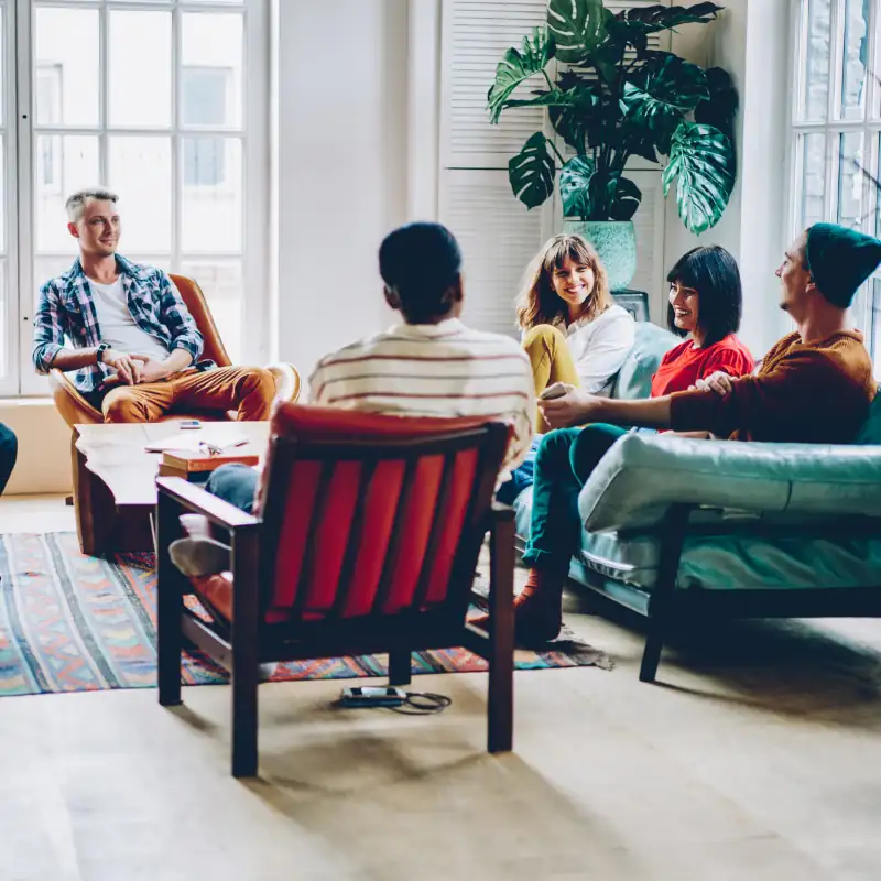Réunion de jeunes au bureau